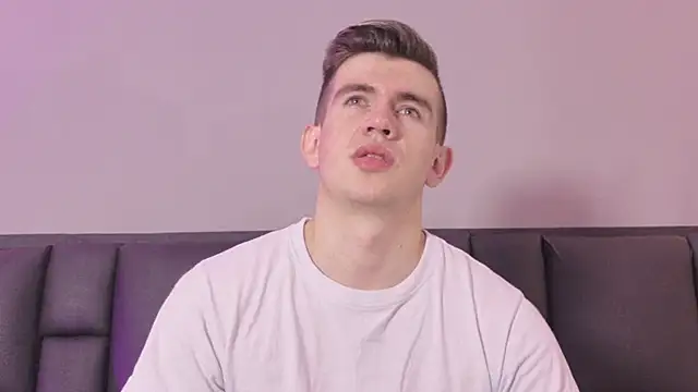 MikaelSlow online show from April 2026 07:07:02 PM