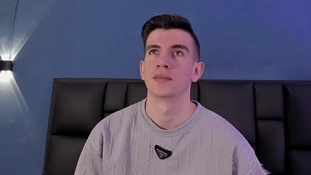 MikaelSlow online show from November 2025 03:54:01 AM