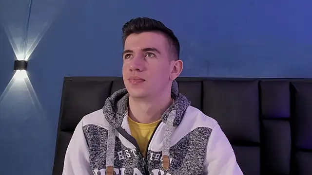 MikaelSlow online show from November 2025 03:45:02 AM