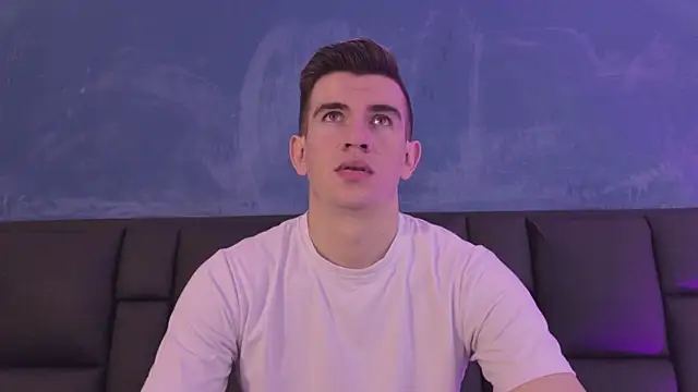 MikaelSlow online show from April 2026 04:14:02 AM