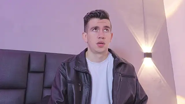 MikaelSlow online show from April 2026 04:18:01 AM