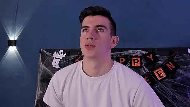 MikaelSlow online show from October 2025 03:58:01 AM