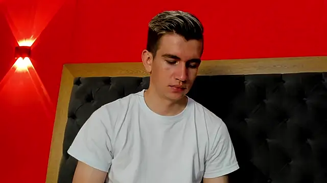 MikaelSlow online show from February 2026 12:28:01 AM