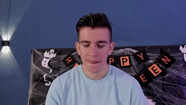 MikaelSlow online show from October 2025 04:02:02 AM