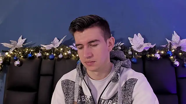 MikaelSlow online show from November 2025 04:01:02 AM