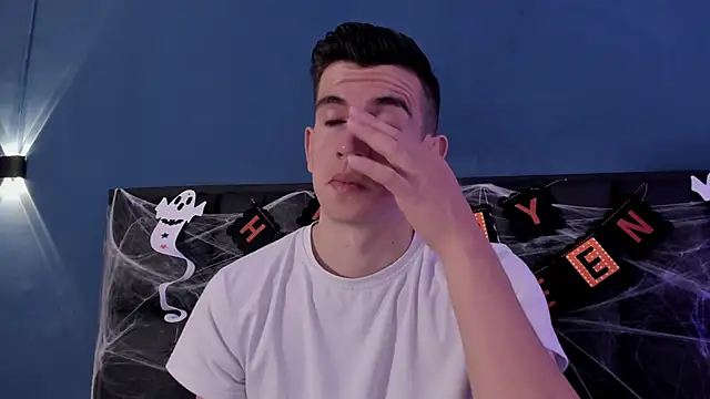 MikaelSlow online show from October 2025 04:01:01 AM