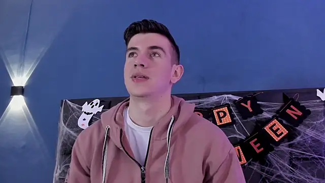 MikaelSlow online show from October 2025 04:22:01 AM