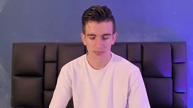 MikaelSlow online show from January 2026 03:32:01 AM