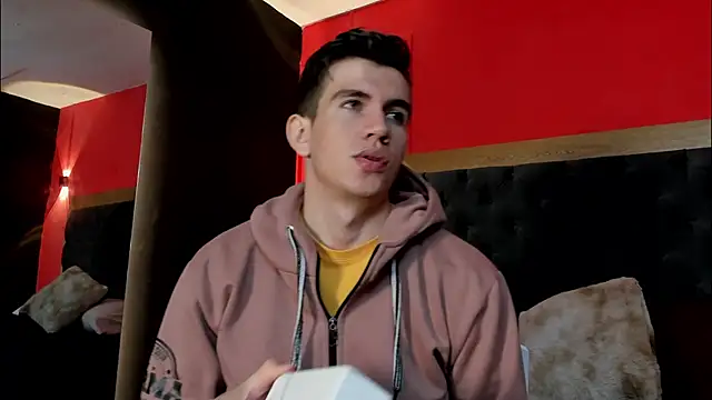 MikaelSlow online show from November 2025 08:23:02 PM