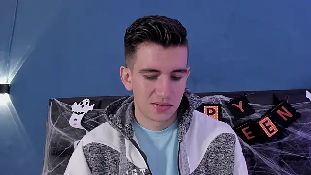 MikaelSlow online show from October 2025 04:11:02 AM