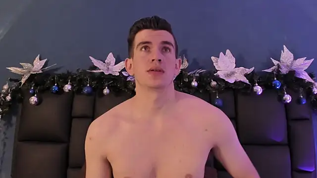 MikaelSlow online show from December 2025 08:20:01 PM