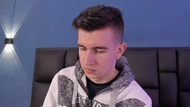 MikaelSlow online show from November 2025 05:00:05 AM