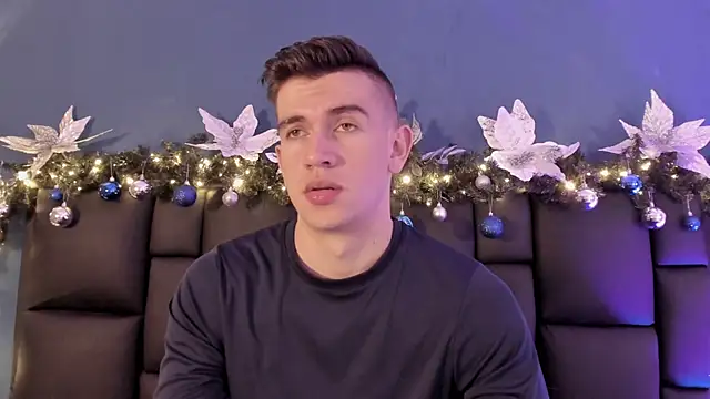 MikaelSlow online show from December 2025 03:28:02 AM