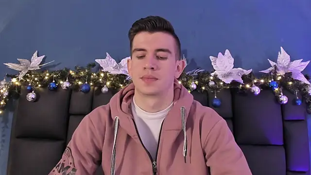 MikaelSlow online show from December 2025 04:06:02 AM