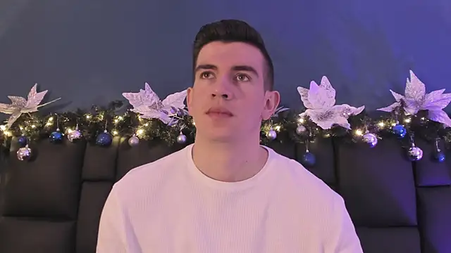 MikaelSlow online show from December 2025 03:54:01 AM