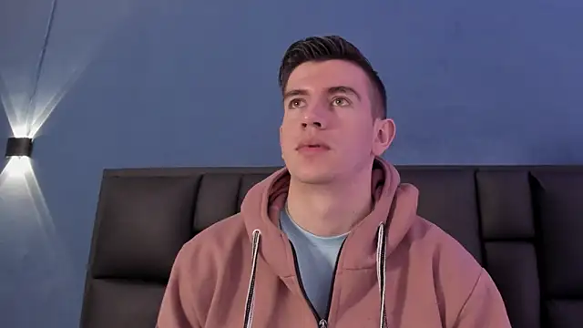 MikaelSlow online show from November 2025 04:22:01 AM