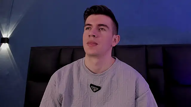 MikaelSlow online show from November 2025 04:00:02 AM