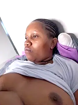 Snapshot of SquirtQueen222 chatting on January 2025 12:28:02 PM SquirtQueen222 online show from January 2025 12:28:02 PM