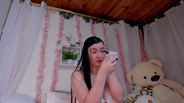 Snapshot of Idara_and_Edahi01 chatting on October 2025 01:09:01 PM Idara and Edahi01 online show from October 2025 01:09:01 PM