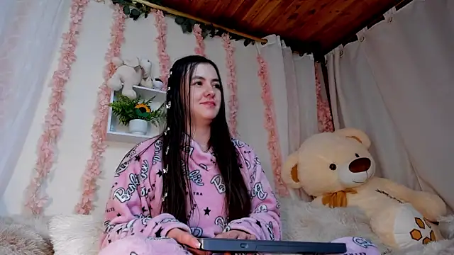 Snapshot of Idara_and_Edahi01 chatting on November 2025 05:11:01 AM Idara and Edahi01 online show from November 2025 05:11:01 AM