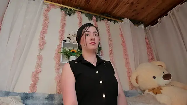 Idara and Edahi01 online show from February 2026 08:15:02 PM