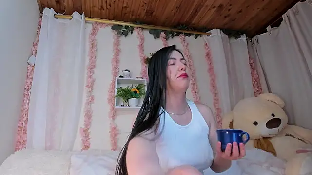 Idara and Edahi01 online show from January 2026 01:06:02 PM