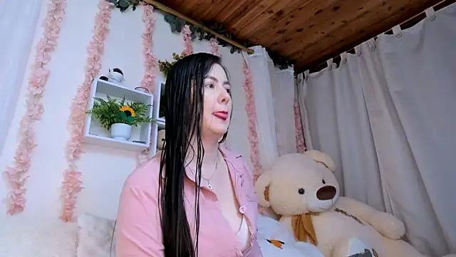 Idara and Edahi01 online show from January 2026 01:15:02 PM