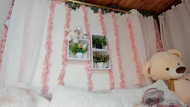 Snapshot of Idara_and_Edahi01 chatting on November 2025 03:44:01 PM Idara and Edahi01 online show from November 2025 03:44:01 PM