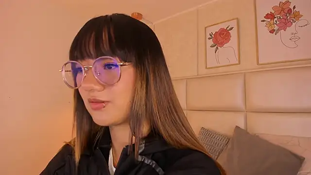 Aily Yozuko online show from March 2026 02:33:02 AM