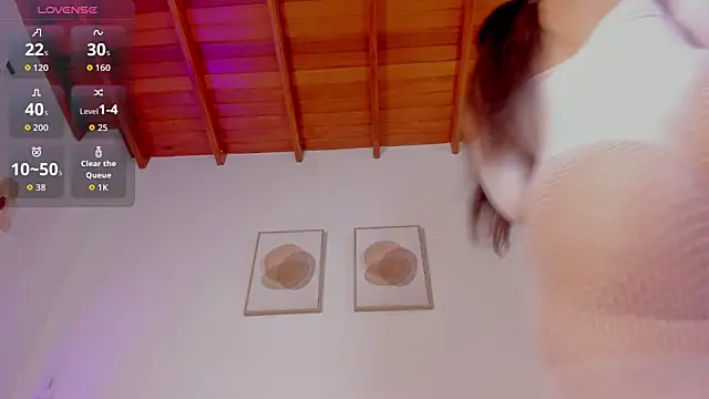 Mia 222 online show from November 2025 10:25:01 AM