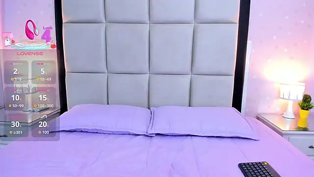 Snapshot of HannaClarrk_ chatting on September 2025 01:17:02 PM HannaClarrk online show from September 2025 01:17:02 PM