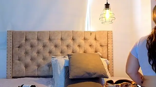 Anya Texas online show from February 2026 07:54:01 PM