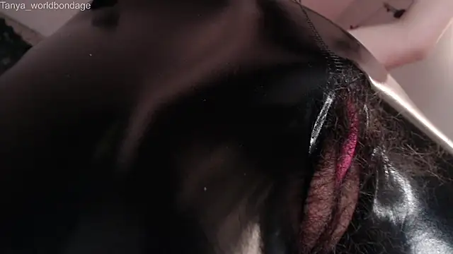 Snapshot of Tanya_WorldBondage chatting on September 2025 01:57:01 AM Tanya WorldBondage online show from September 2025 01:57:01 AM