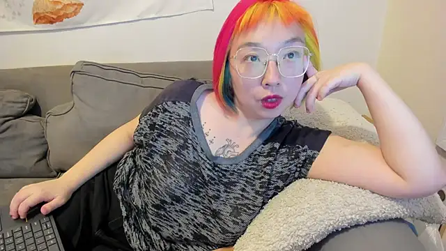 Snapshot of luxgray chatting on March 2025 12:30:01 AM luxgray online show from March 2025 12:30:01 AM