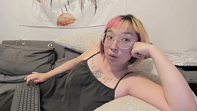 Snapshot of luxgray chatting on December 2024 09:55:01 PM luxgray online show from December 2024 09:55:01 PM