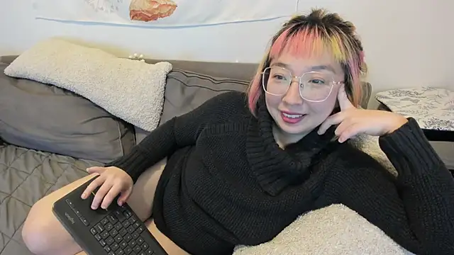 Snapshot of luxgray chatting on December 2024 01:27:02 AM luxgray online show from December 2024 01:27:02 AM