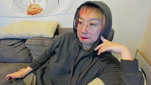 Snapshot of luxgray chatting on February 2025 01:02:02 AM luxgray online show from February 2025 01:02:02 AM