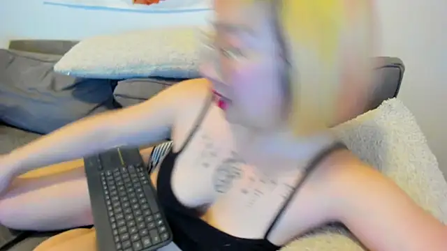 Snapshot of luxgray chatting on January 2025 02:58:02 AM luxgray online show from January 2025 02:58:02 AM