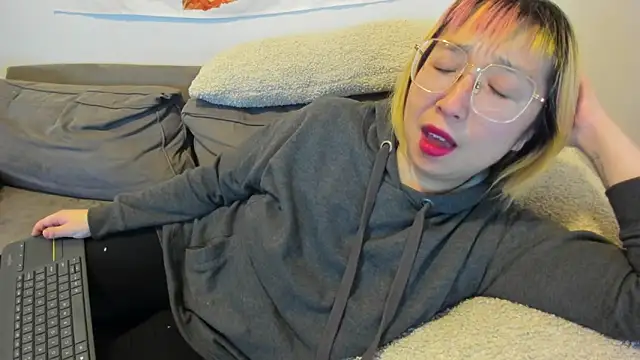 Snapshot of luxgray chatting on January 2025 01:29:01 AM luxgray online show from January 2025 01:29:01 AM