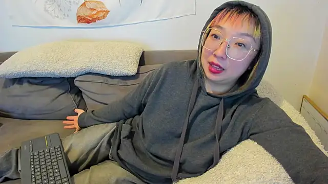 Snapshot of luxgray chatting on January 2025 01:33:01 AM luxgray online show from January 2025 01:33:01 AM