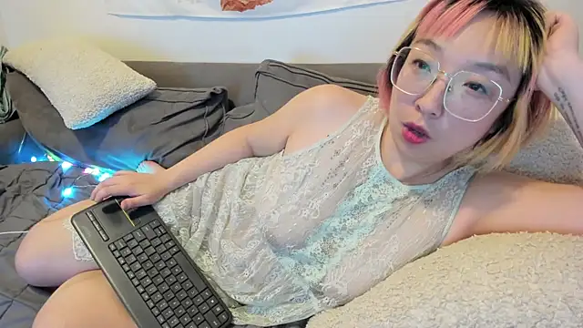 Snapshot of luxgray chatting on December 2024 03:18:02 AM luxgray online show from December 2024 03:18:02 AM