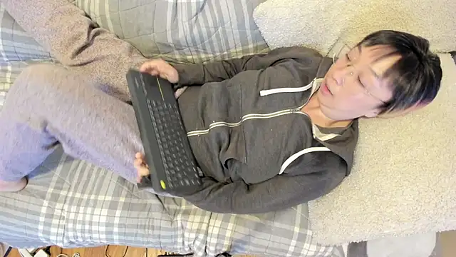 Snapshot of luxgray chatting on October 2025 01:03:02 AM luxgray online show from October 2025 01:03:02 AM