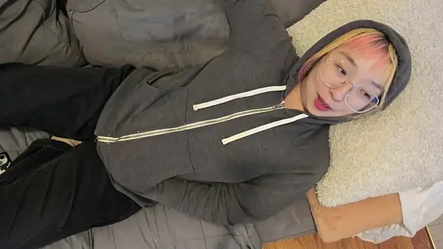 Snapshot of luxgray chatting on December 2024 12:17:01 AM luxgray online show from December 2024 12:17:01 AM