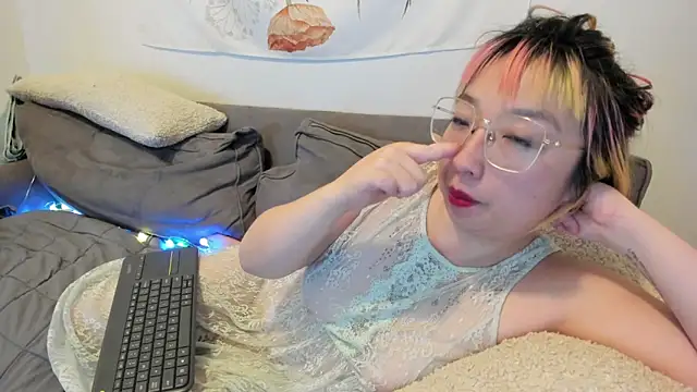 Snapshot of luxgray chatting on December 2024 06:20:01 AM luxgray online show from December 2024 06:20:01 AM