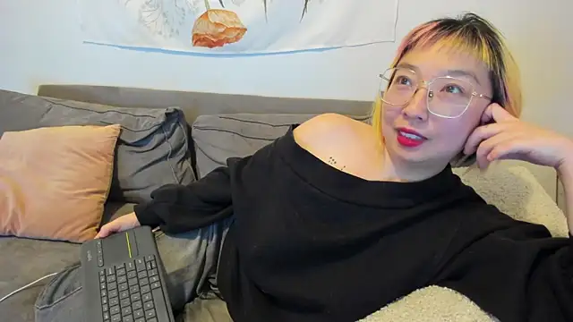 Snapshot of luxgray chatting on January 2025 03:20:01 AM luxgray online show from January 2025 03:20:01 AM