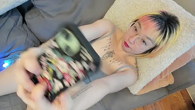 Snapshot of luxgray chatting on December 2024 09:37:01 PM luxgray online show from December 2024 09:37:01 PM