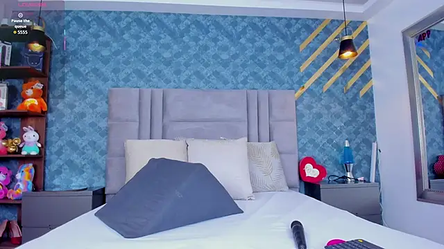 NiiaMoore online show from April 2026 07:15:02 PM