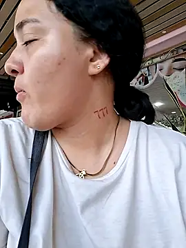 Liancy online show from October 2025 09:05:02 PM