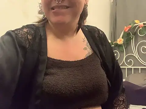 Snapshot of BuziCycki chatting on January 2025 04:08:02 PM BuziCycki online show from January 2025 04:08:02 PM