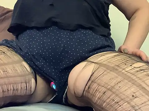 Snapshot of BuziCycki chatting on March 2025 06:43:01 PM BuziCycki online show from March 2025 06:43:01 PM